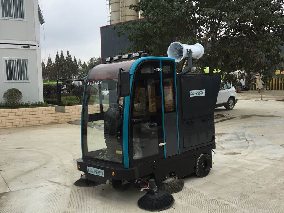 電動三輪帶霧泡吸塵掃地車