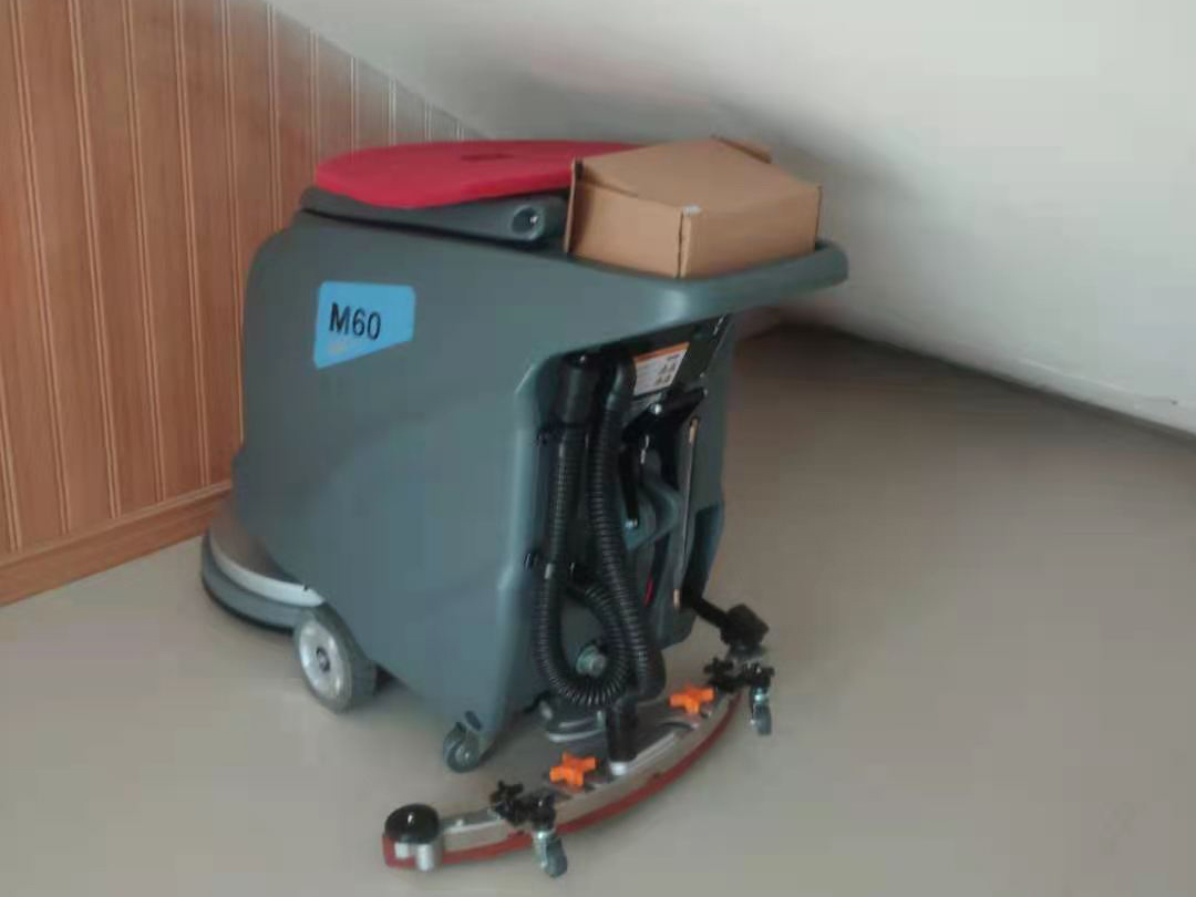 車站清潔用洗地機M60