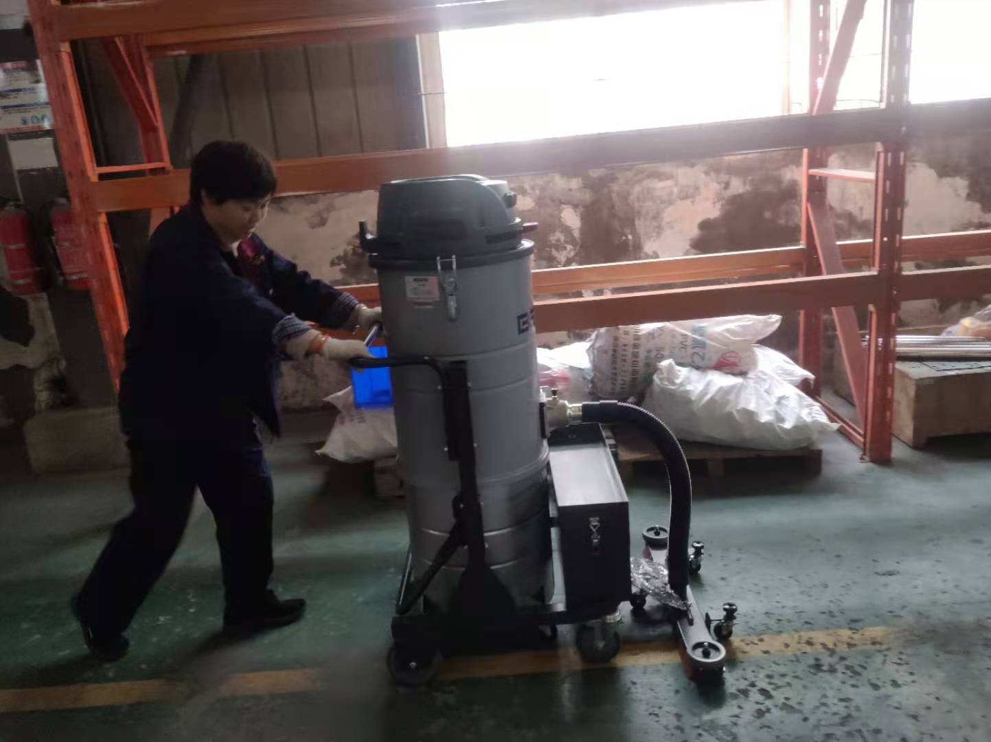 為什么要使用防爆工業(yè)吸塵器
