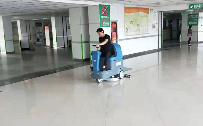 駕駛式洗地機醫(yī)院