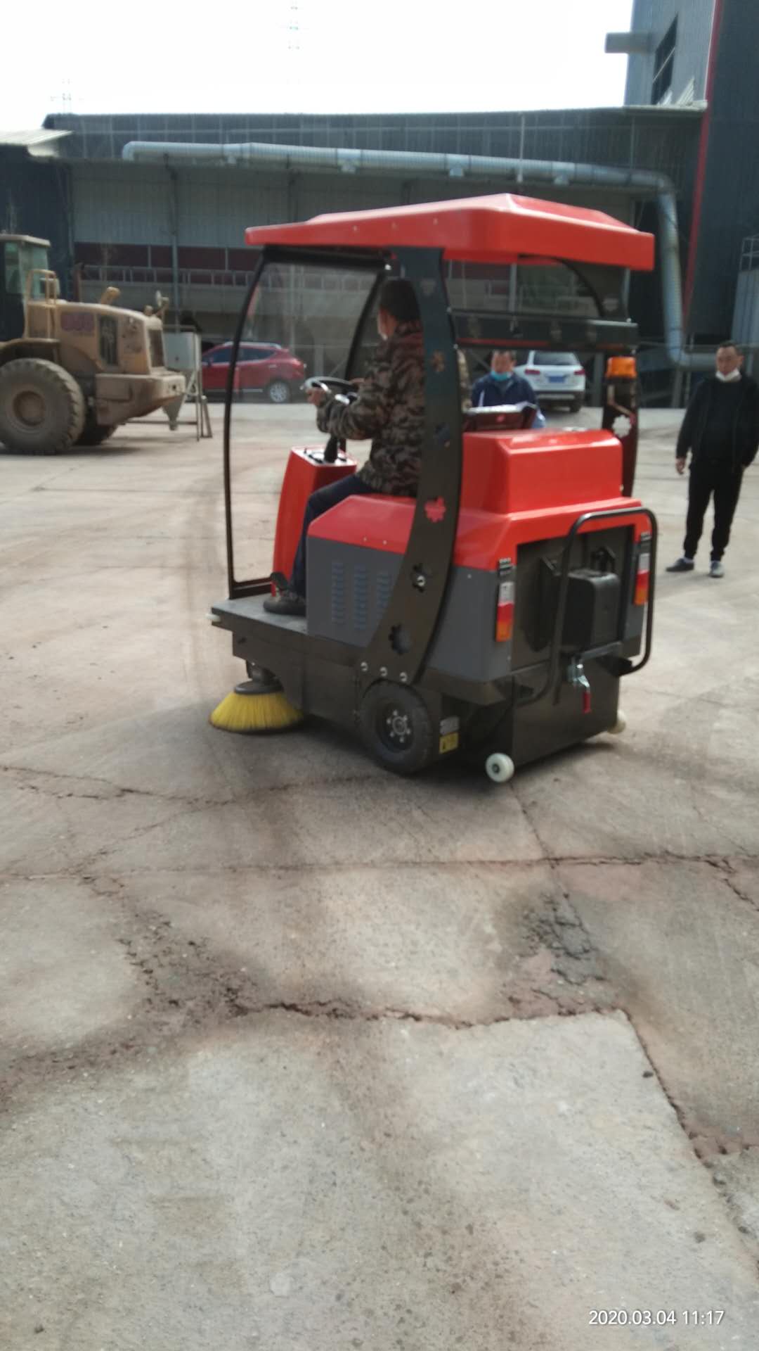 駕駛式自動掃地機