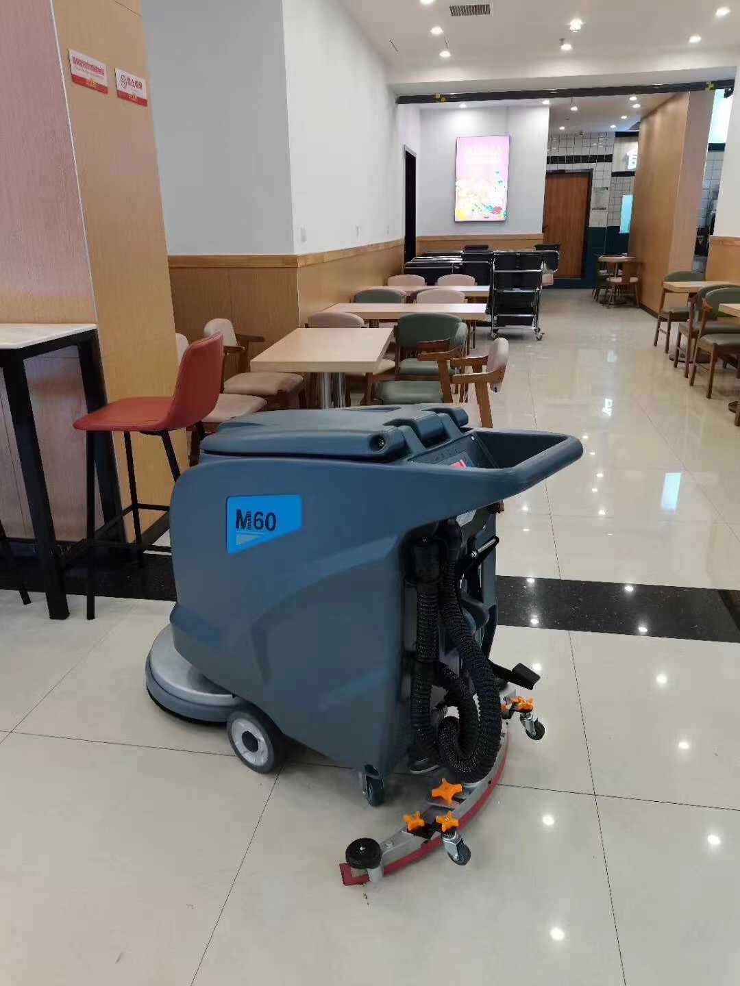 美食街廣場清潔洗地機(jī)