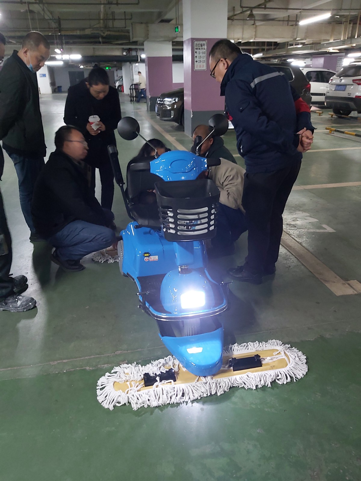 電動(dòng)駕駛塵推車(chē)培訓(xùn)