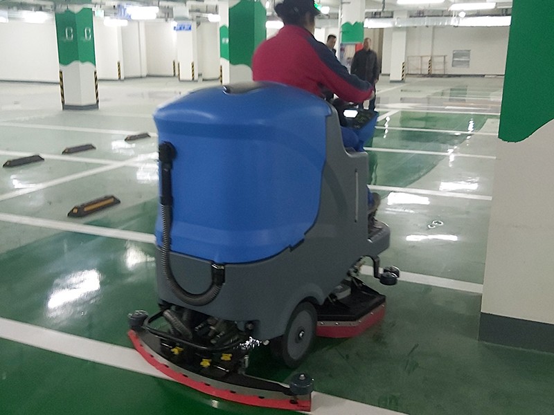 停車場清潔用全自動駕駛洗地機