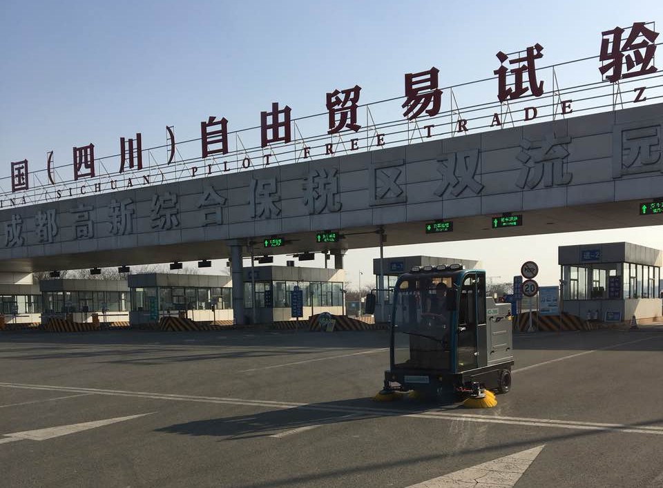 園區(qū)清潔選擇宏雯掃地車