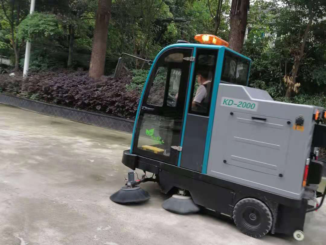 眉山川港合作示范園采購掃地機選擇了成都宏雯