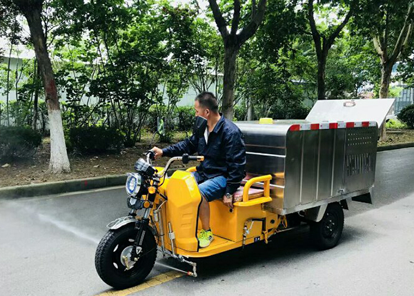 夏季環(huán)衛(wèi)保潔離不開電動(dòng)高壓清洗車