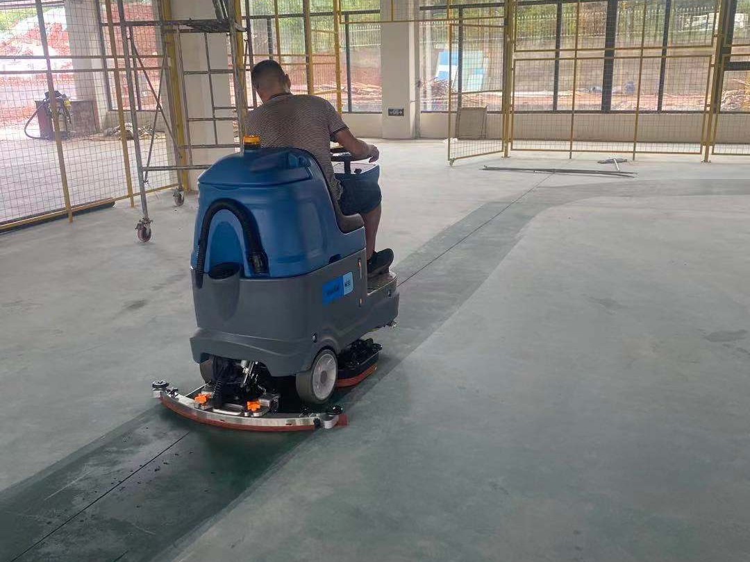 服裝廠清潔使用全自動洗地機