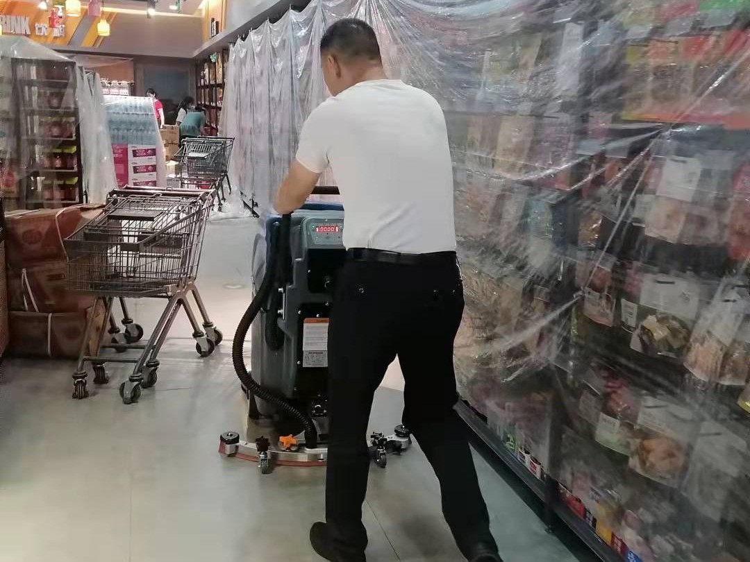 超市商場用全自動洗地機(jī)推薦