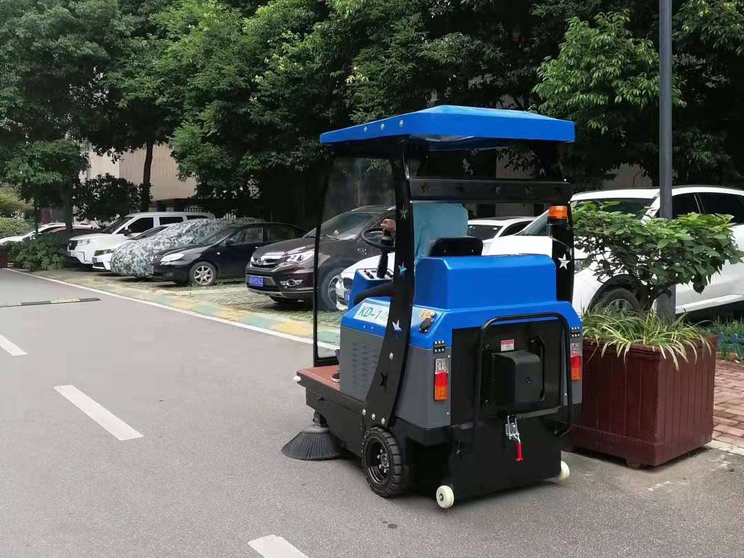 駕駛式掃地車(chē)清潔使用
