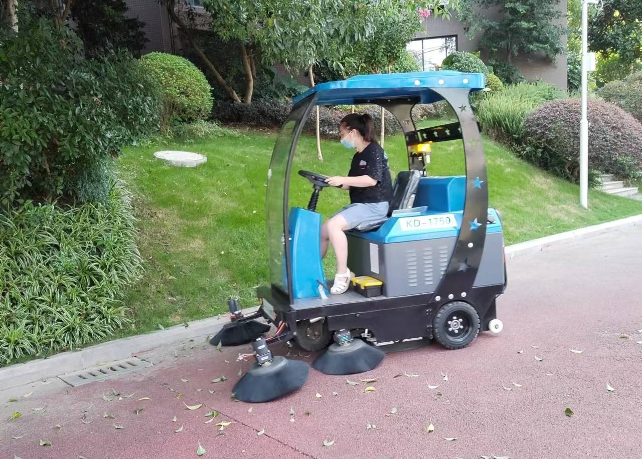 物業(yè)掃地車