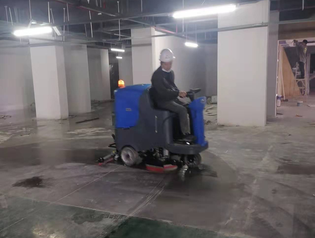 車庫(kù)開荒地面清洗機(jī)