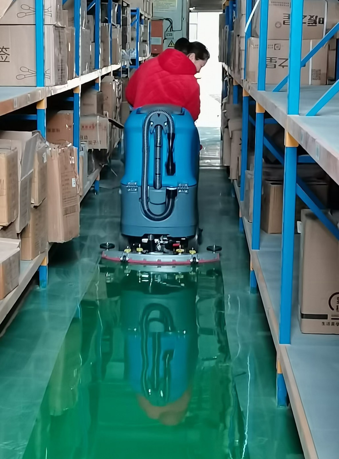 駕駛式洗地機工廠清潔